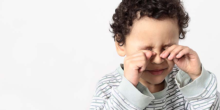 Miopía infantil y pantallas: Estrategias para padres en la era digital