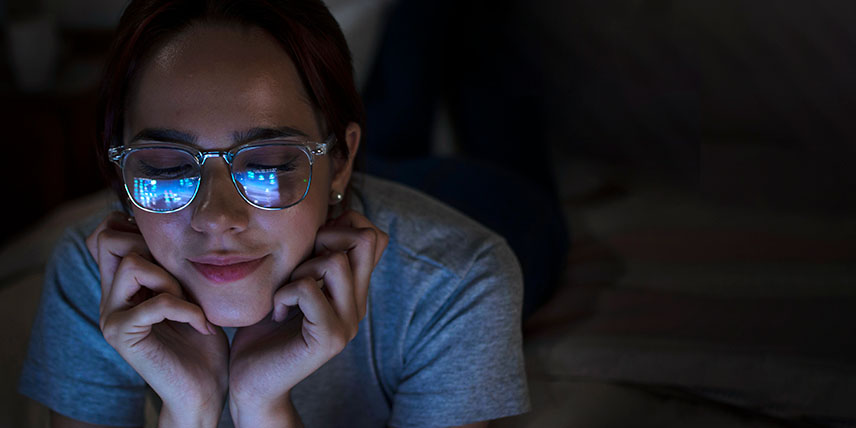 Lentes con filtro azul: ¿moda o necesidad real?